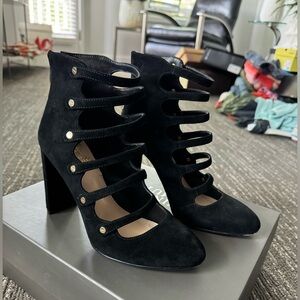 VINCE CAMUTO BLACK DAVEL SUEDE HEELS